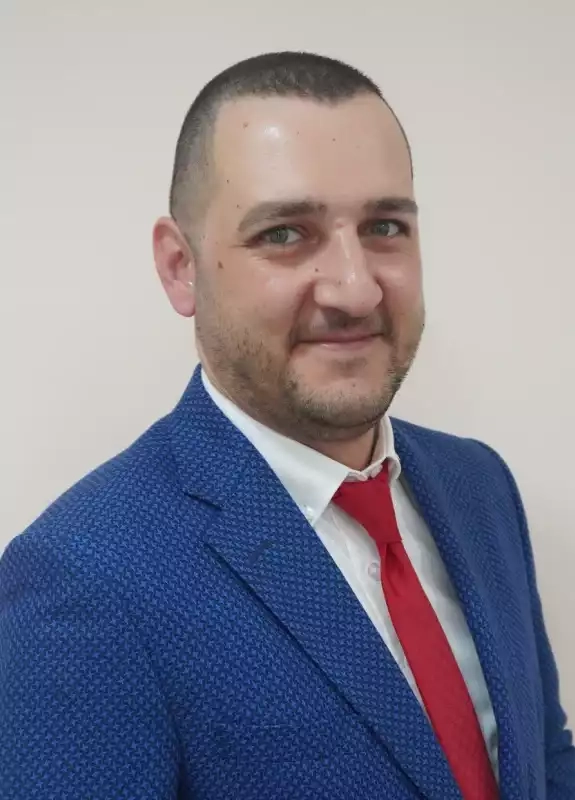 team-member-image